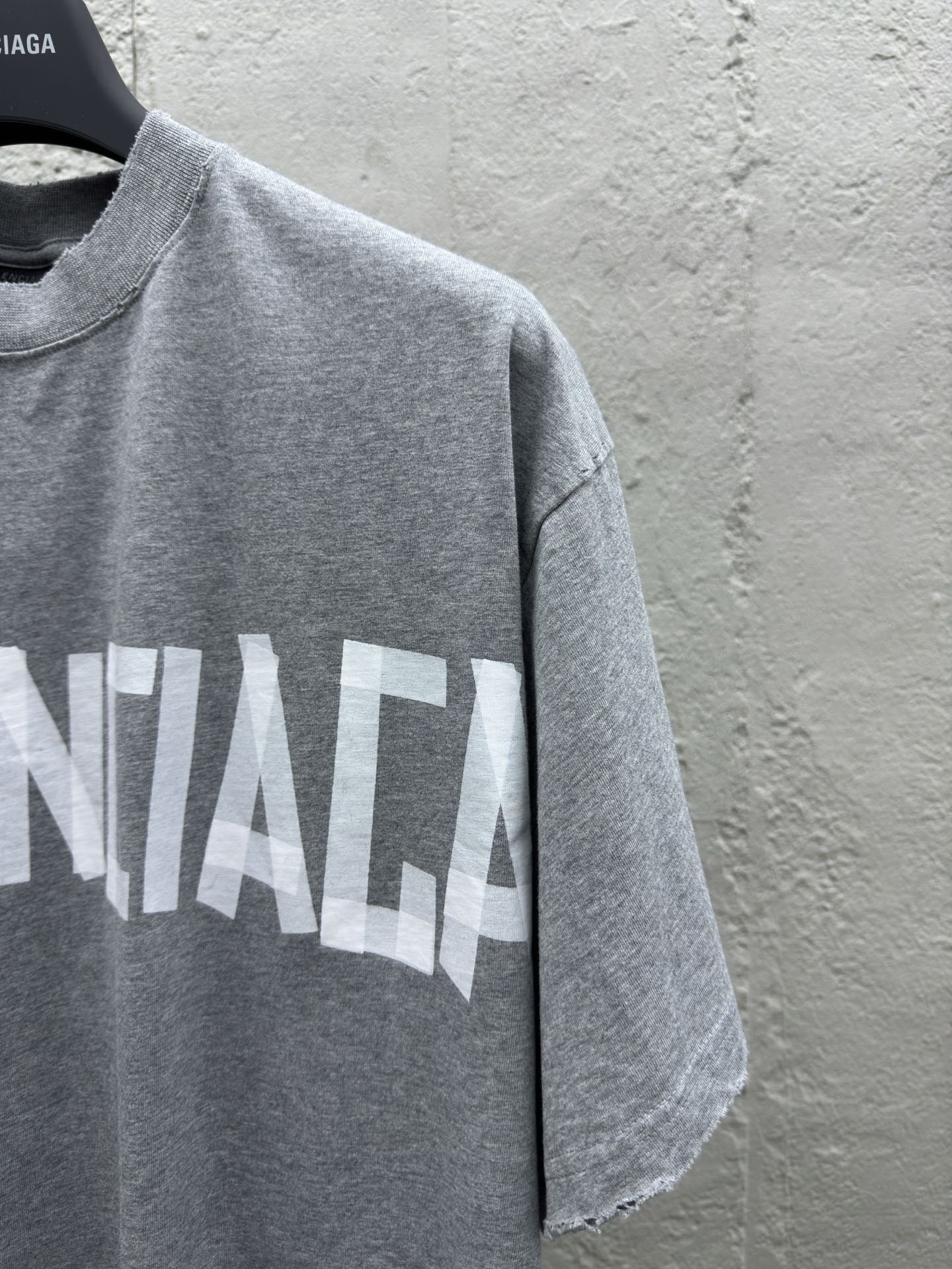 Camiseta con Cinta Adhesiva