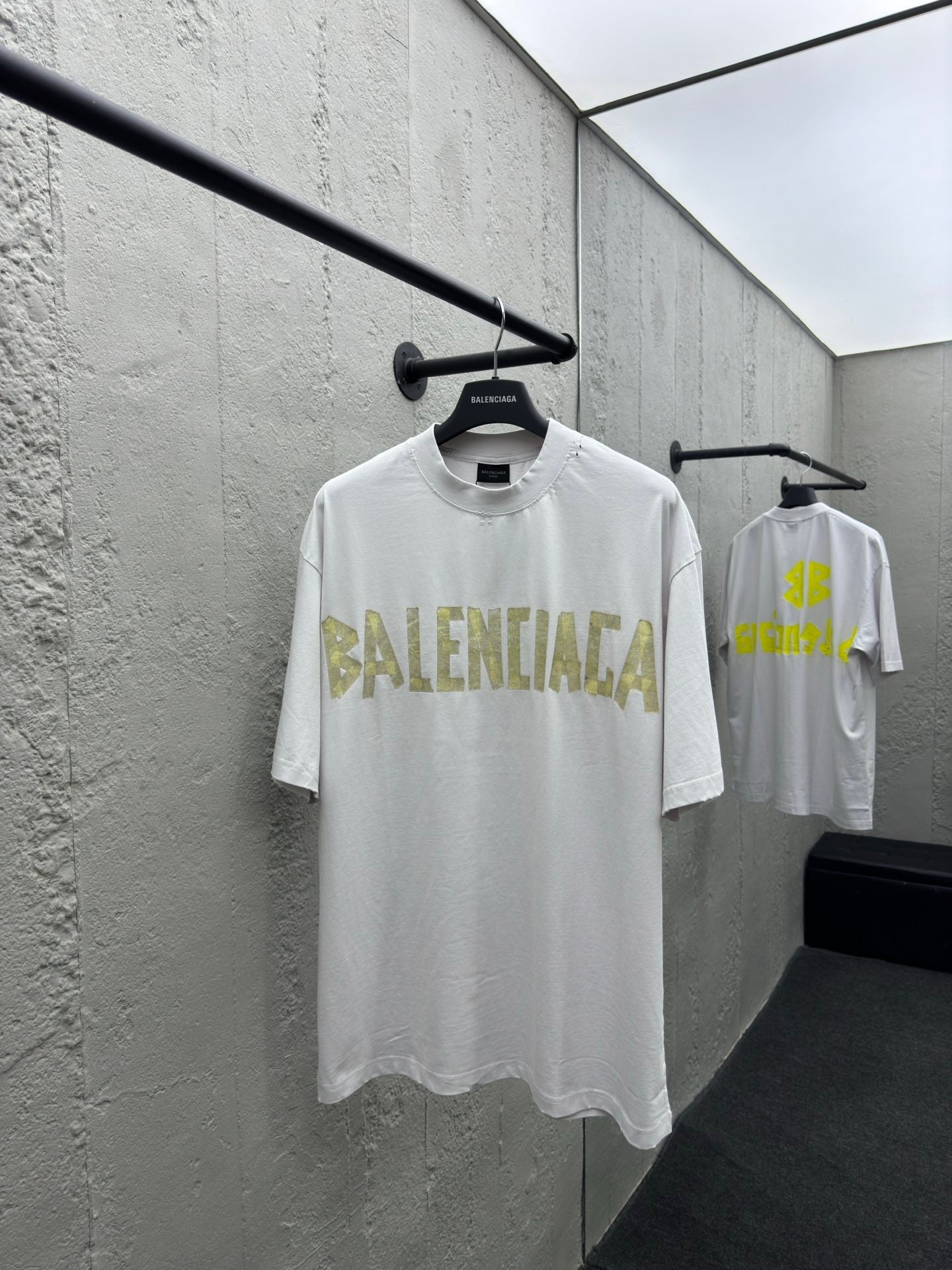 Camiseta con Cinta Adhesiva