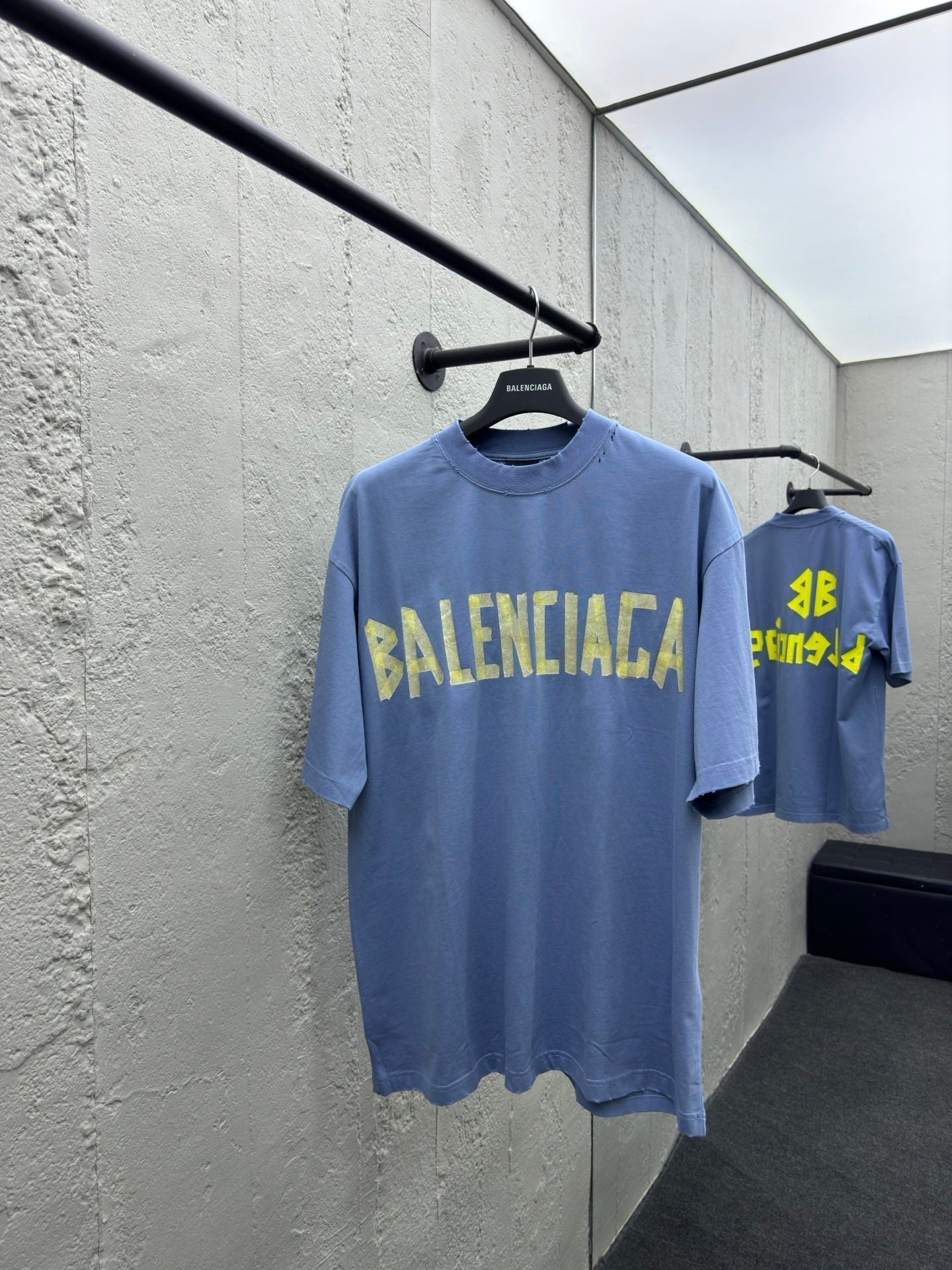 Camiseta con Cinta Adhesiva