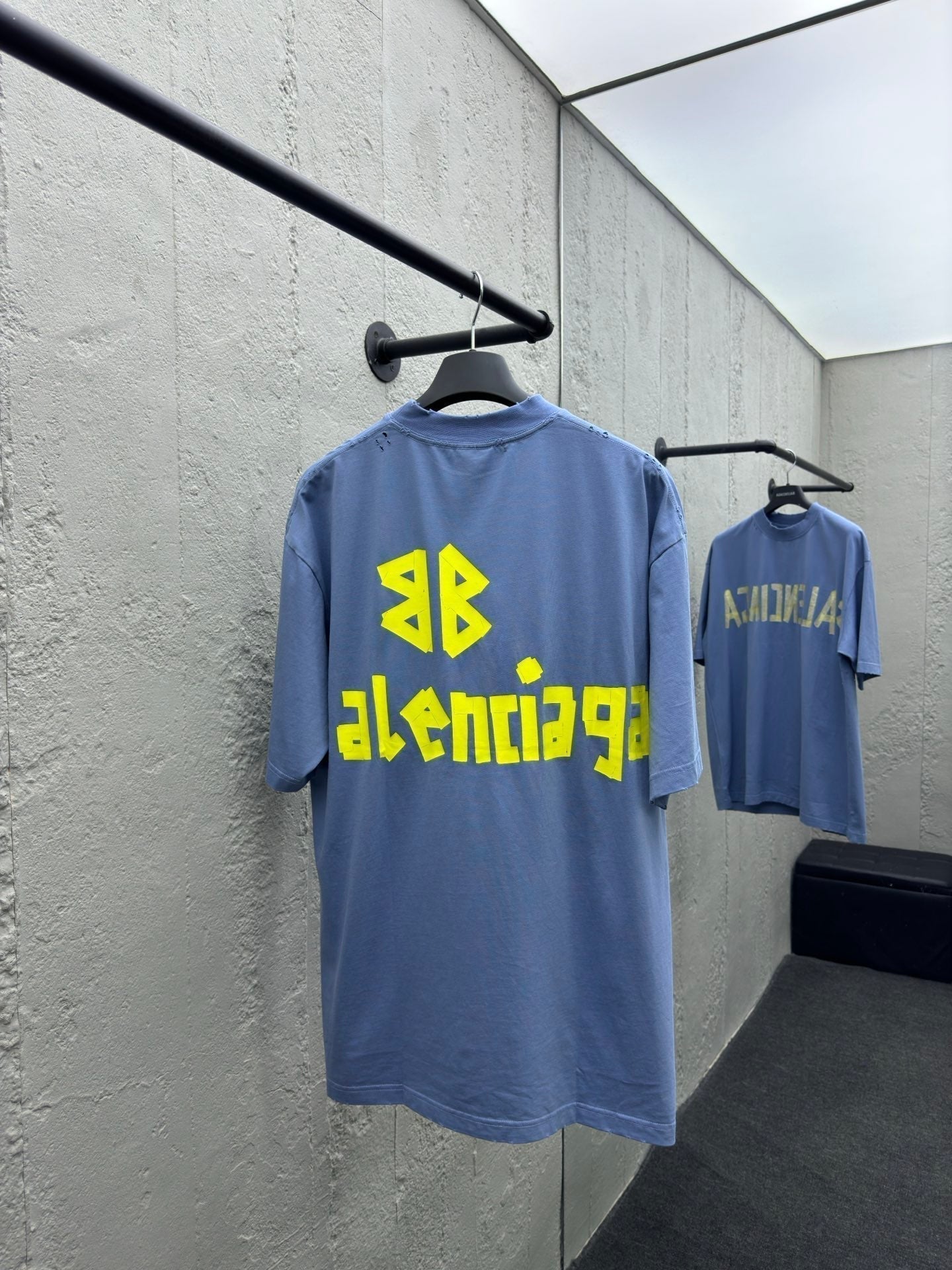 Camiseta con Cinta Adhesiva