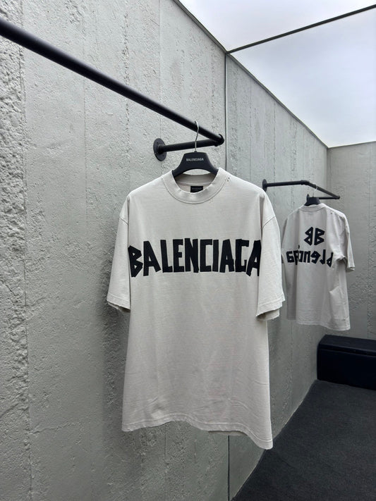 Camiseta con Cinta Adhesiva