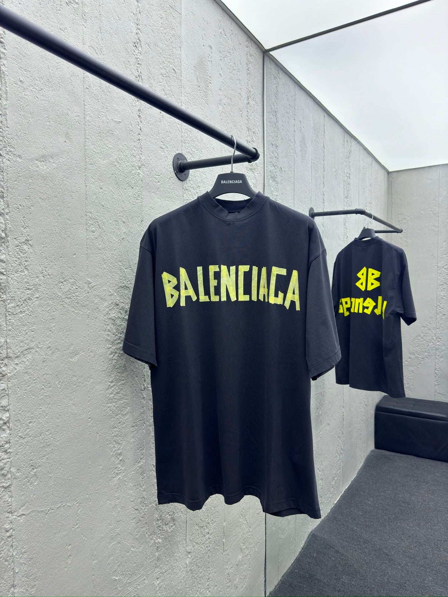 Camiseta con Cinta Adhesiva