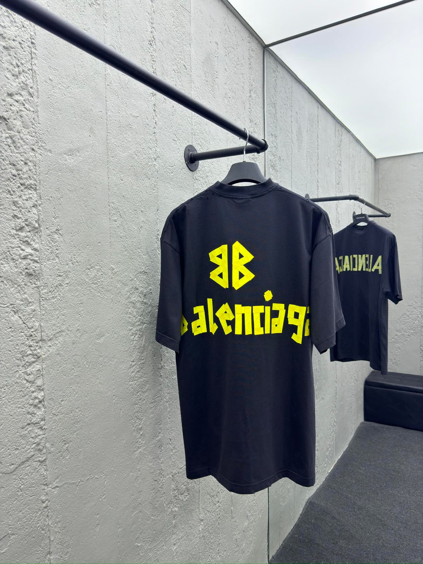 Camiseta con Cinta Adhesiva