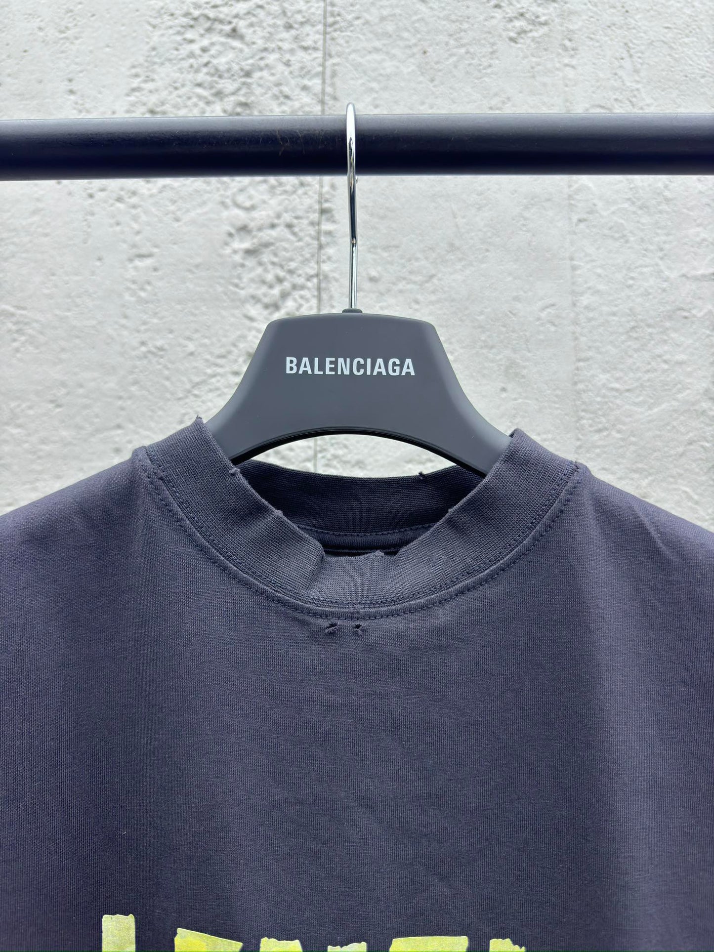 Camiseta con Cinta Adhesiva