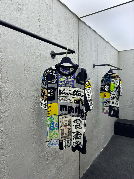 Logotipo a cuadros, estampado multicolor, manga corta.