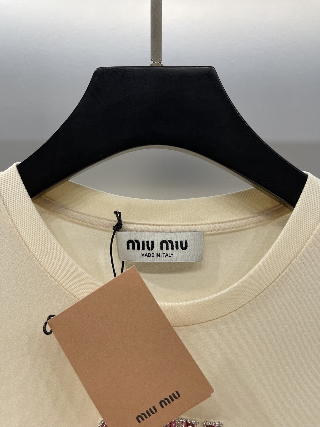 New style round neck T-shirt with pink rhinestone letters on the chest