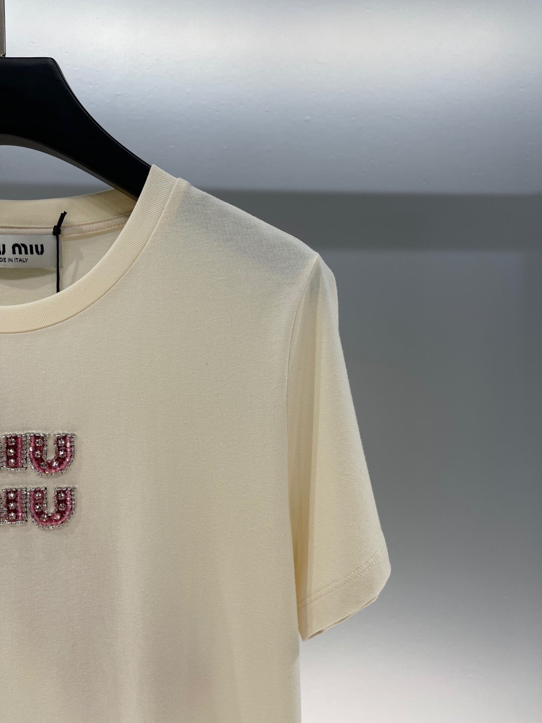 New style round neck T-shirt with pink rhinestone letters on the chest