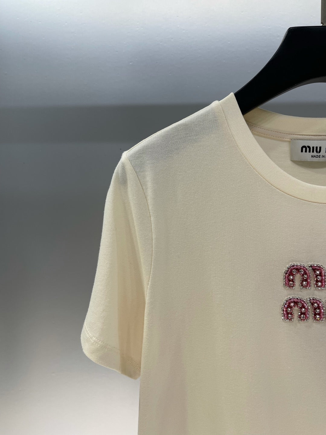 New style round neck T-shirt with pink rhinestone letters on the chest