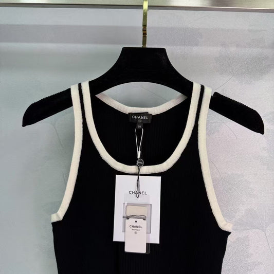 Panda color knitted vest