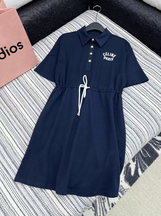 Klassisches Kleid mit Kordelzug in Kontrastfarbe