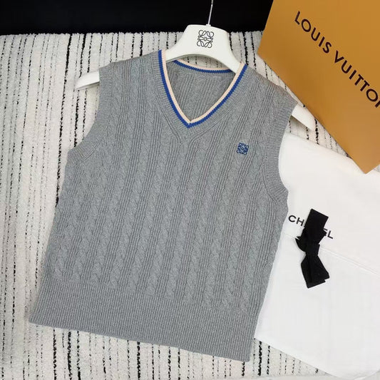 Spring and summer new v-neck embroidered knitted vest