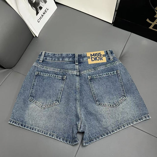 Jeans-Shorts mit Monogramm und Taschenhandtuch