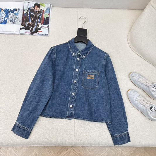 Neues Jeans-Kurzhemd