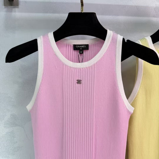 Neues gestricktes, rundhalsiges Westkleid