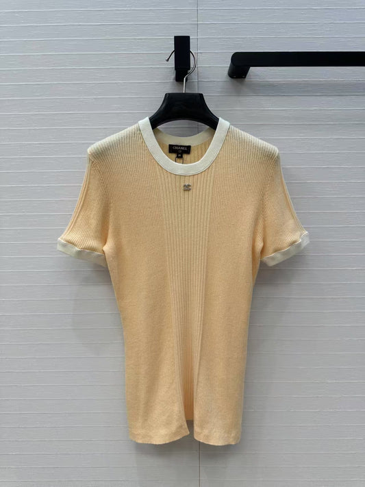 Contrast color slim fit knit top