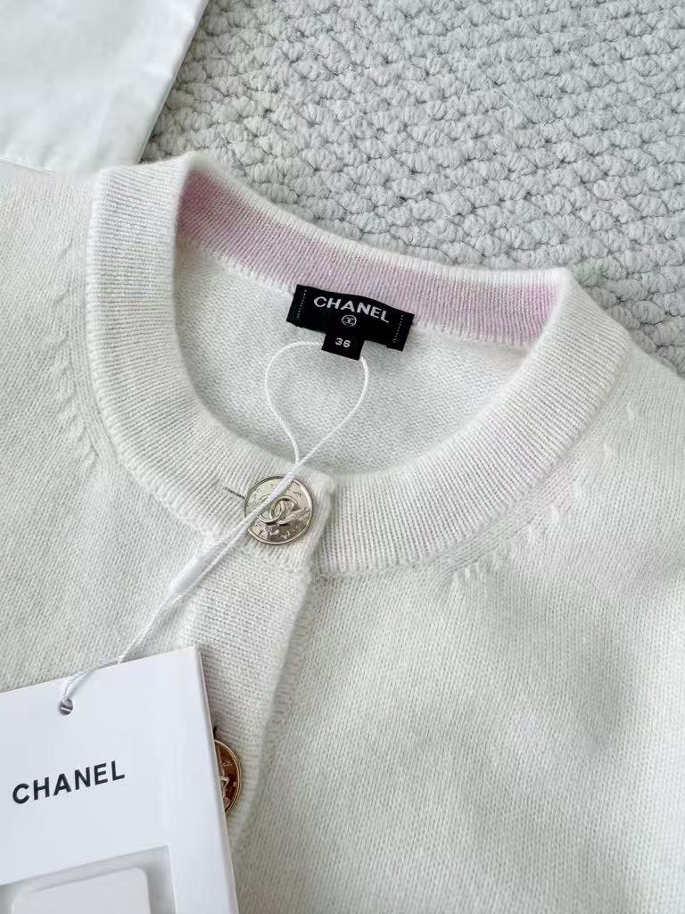Lace-up knitted cardigan