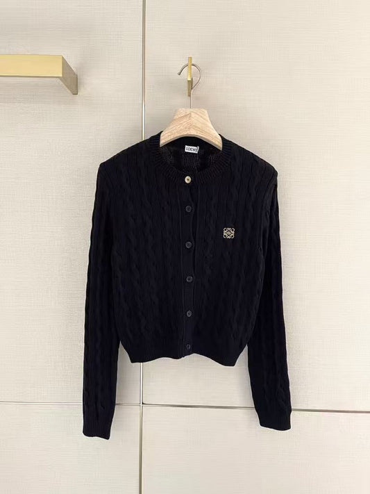 Cardigan mit Zopfmuster und gesticktem Logo