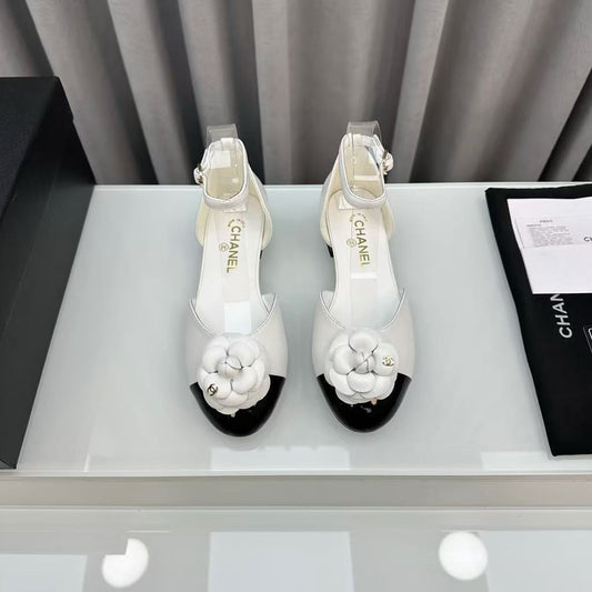 Camellia flat shoes.