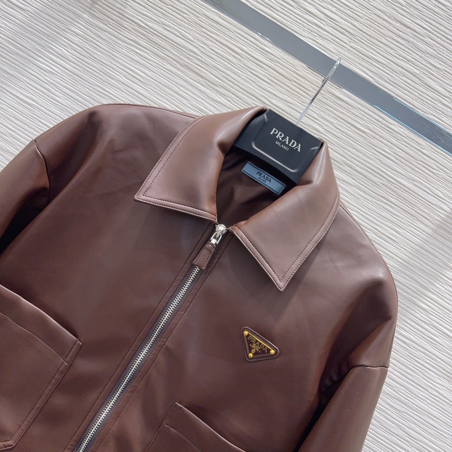 Nueva chaqueta de cuero con cremallera