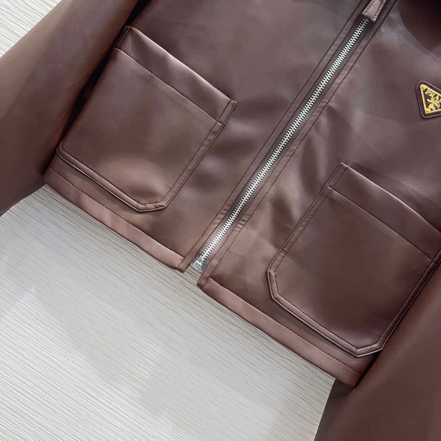 Nueva chaqueta de cuero con cremallera