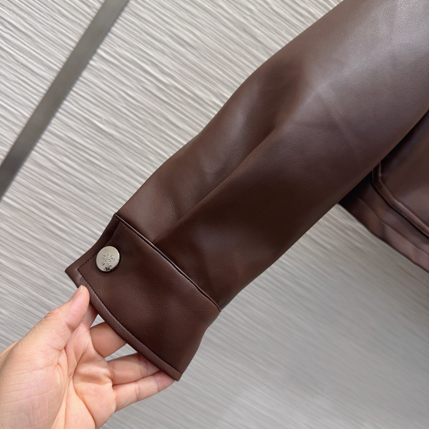 Nueva chaqueta de cuero con cremallera