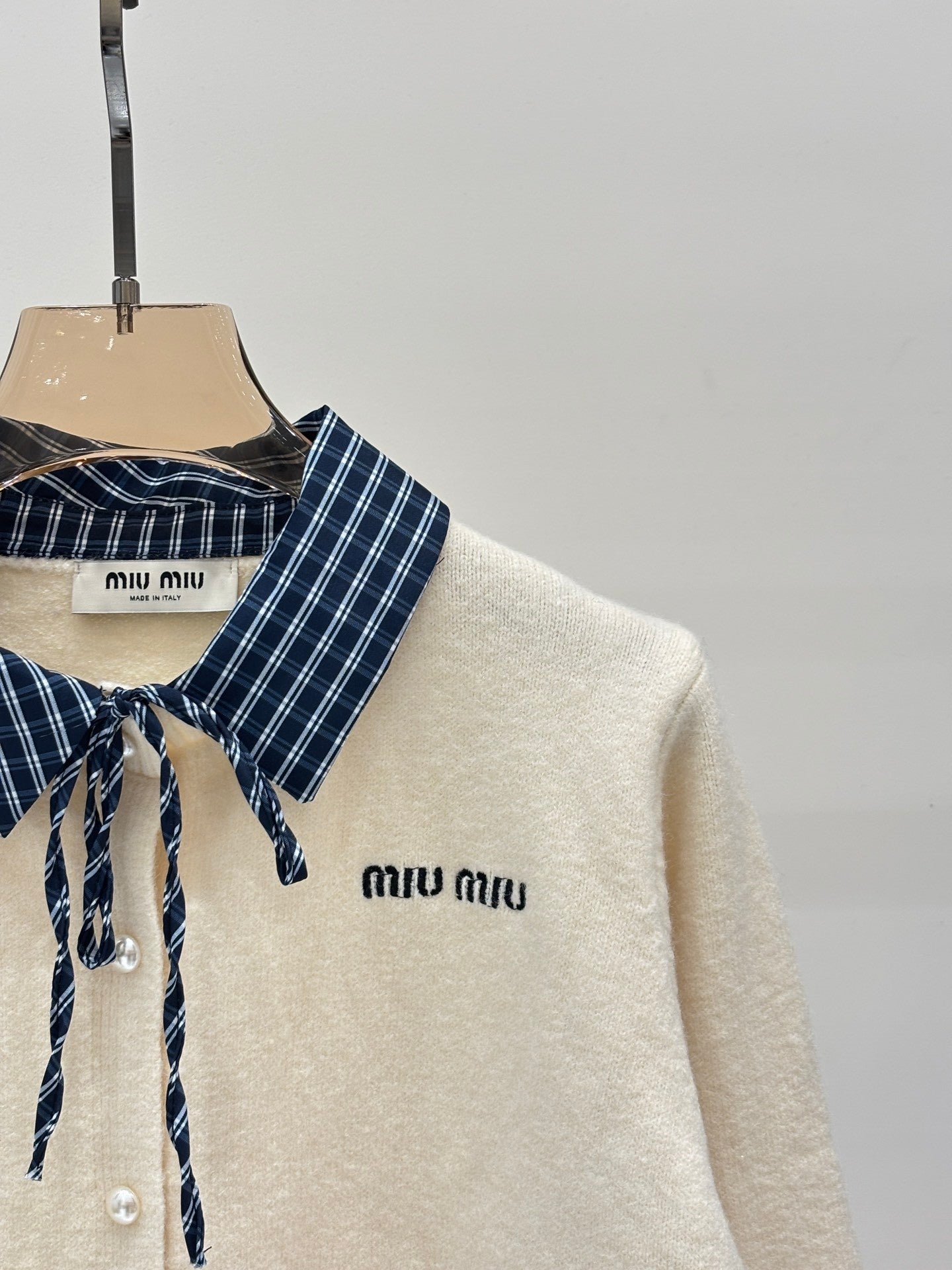 Collared, simple pearl button casual knit cardigan