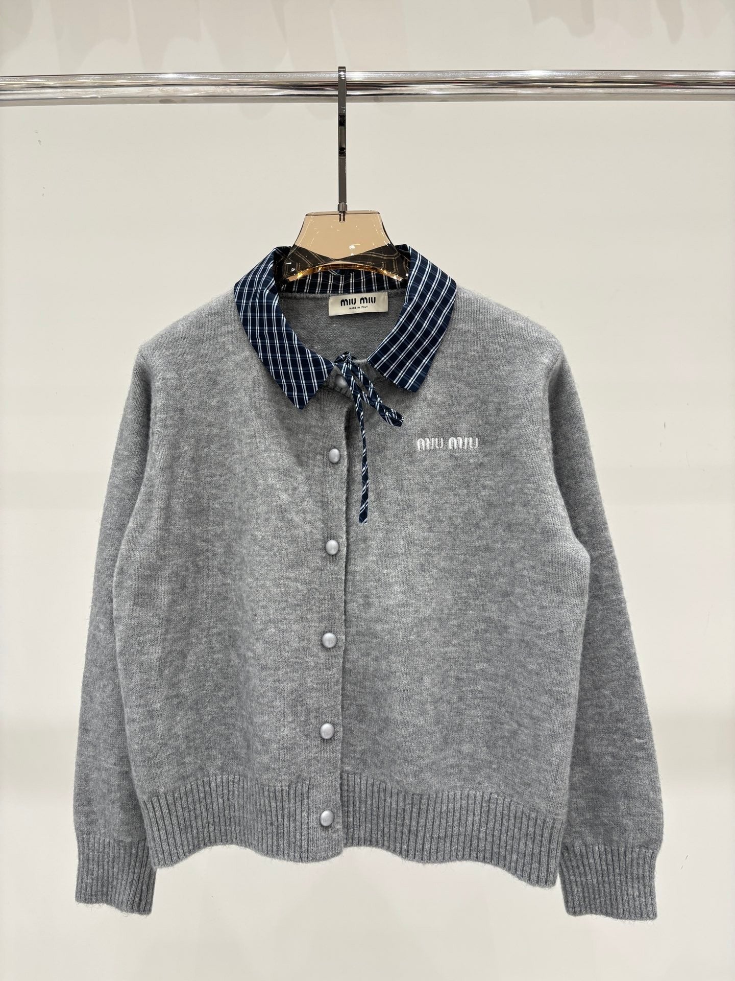 Collared, simple pearl button casual knit cardigan