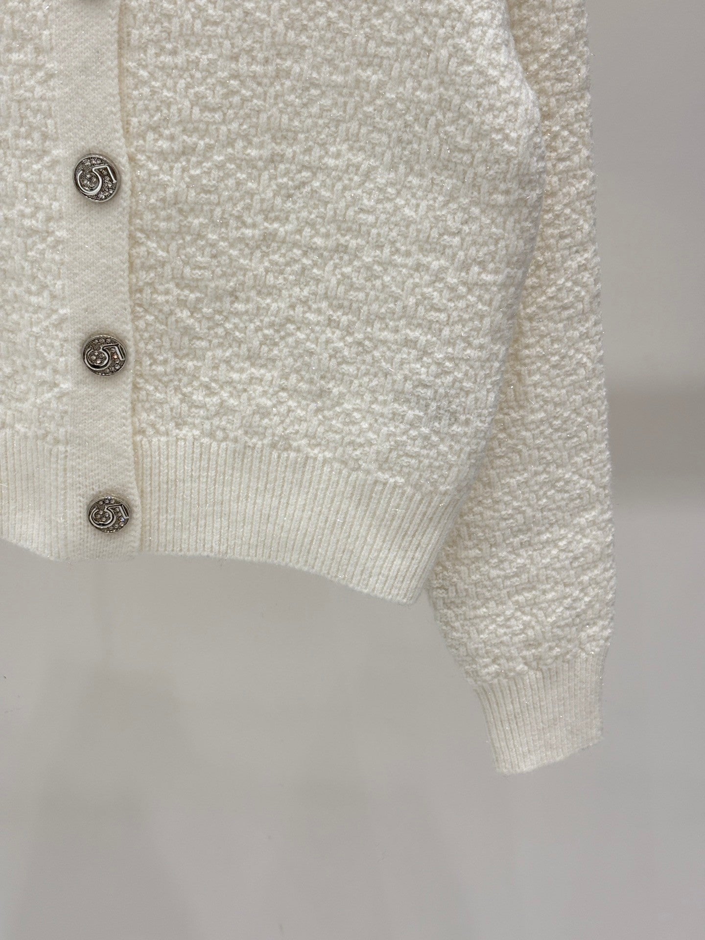 25 Early Autumn New Round Neck Number Simple Casual Knitted Cardigan