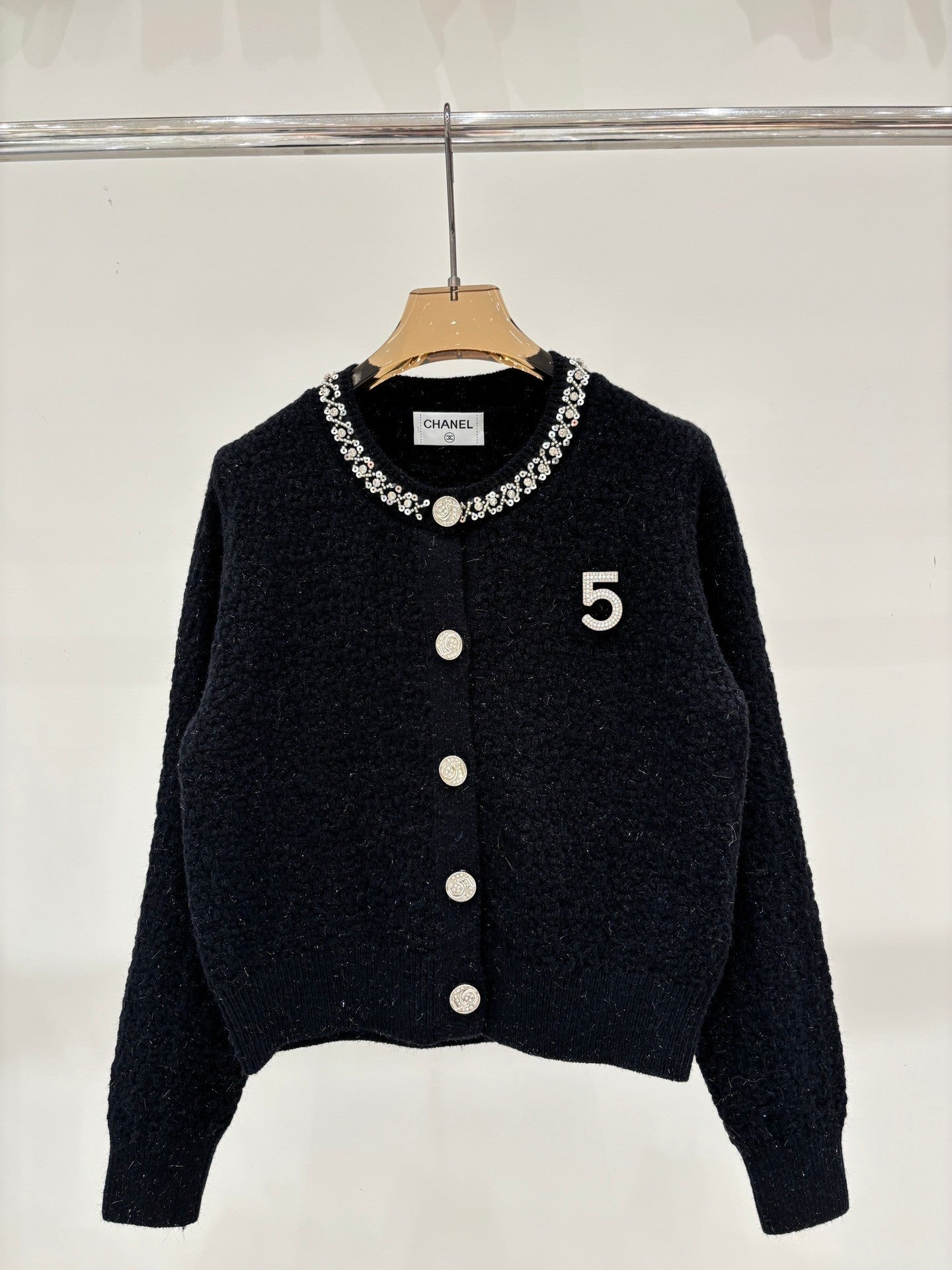 25 Early Autumn New Round Neck Number Simple Casual Knitted Cardigan