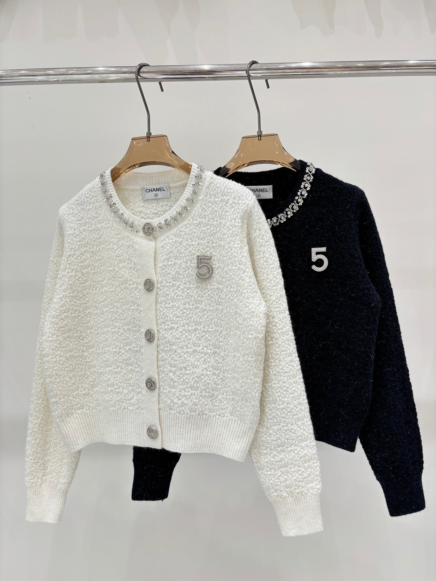25 Early Autumn New Round Neck Number Simple Casual Knitted Cardigan