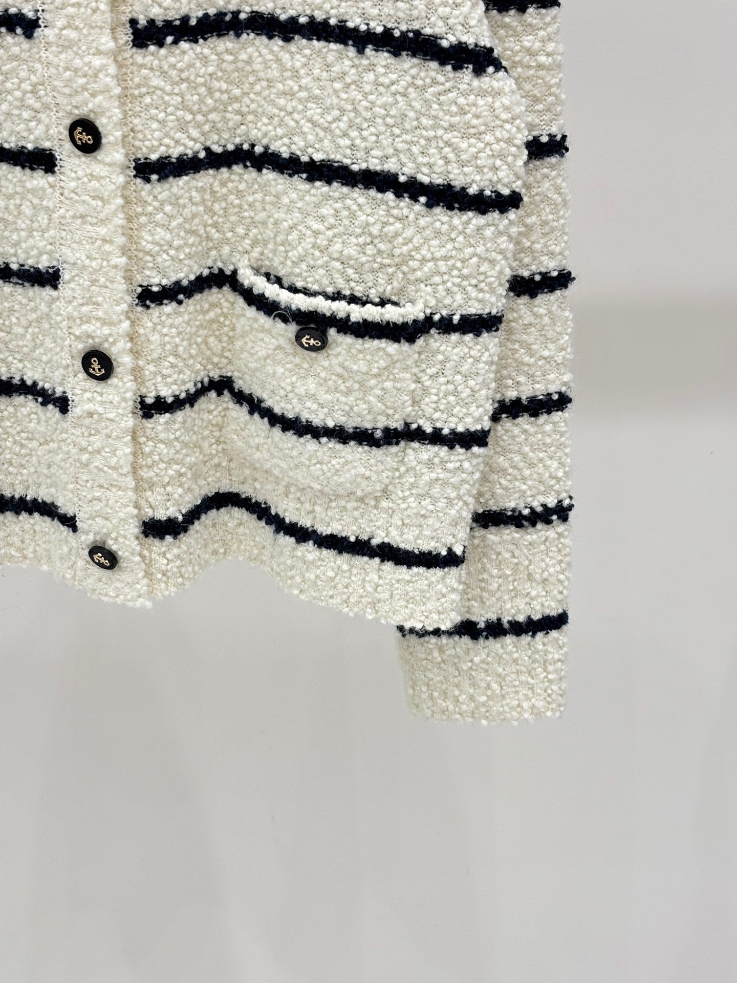 25 Early Autumn New Round Neck Striped Soft Cardigan