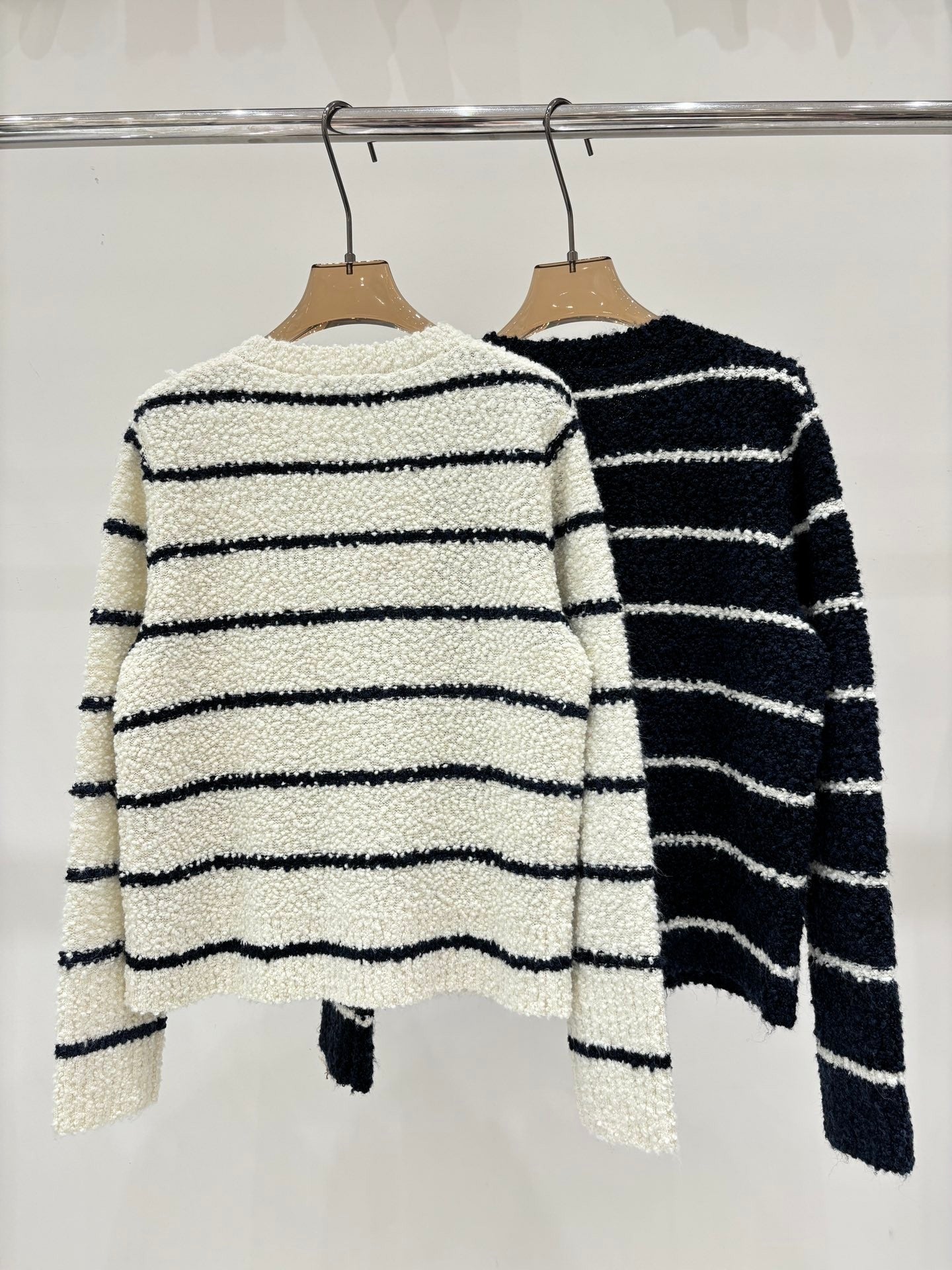25 Early Autumn New Round Neck Striped Soft Cardigan