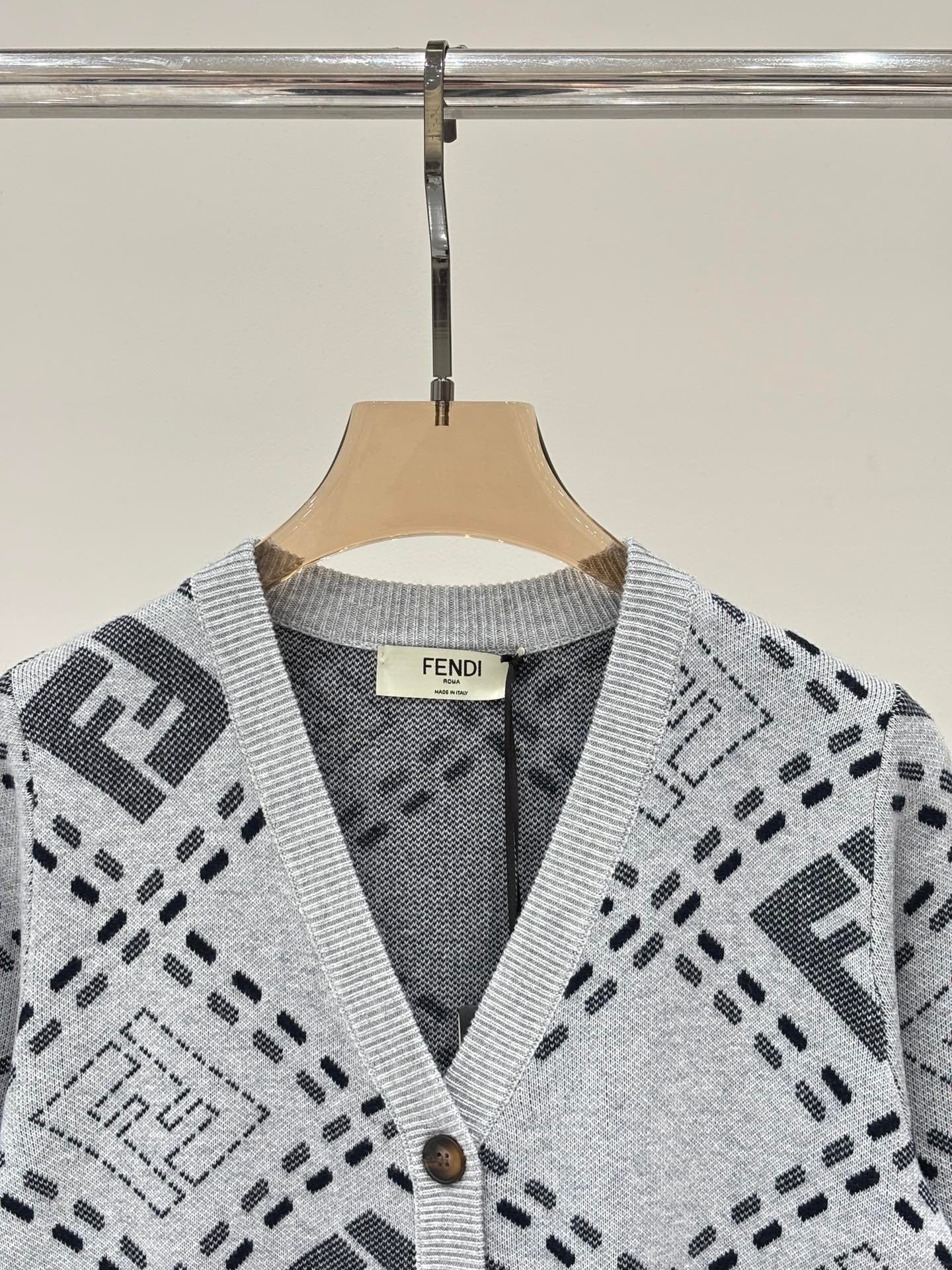 New V-neck casual cardigan with letter diamond pattern