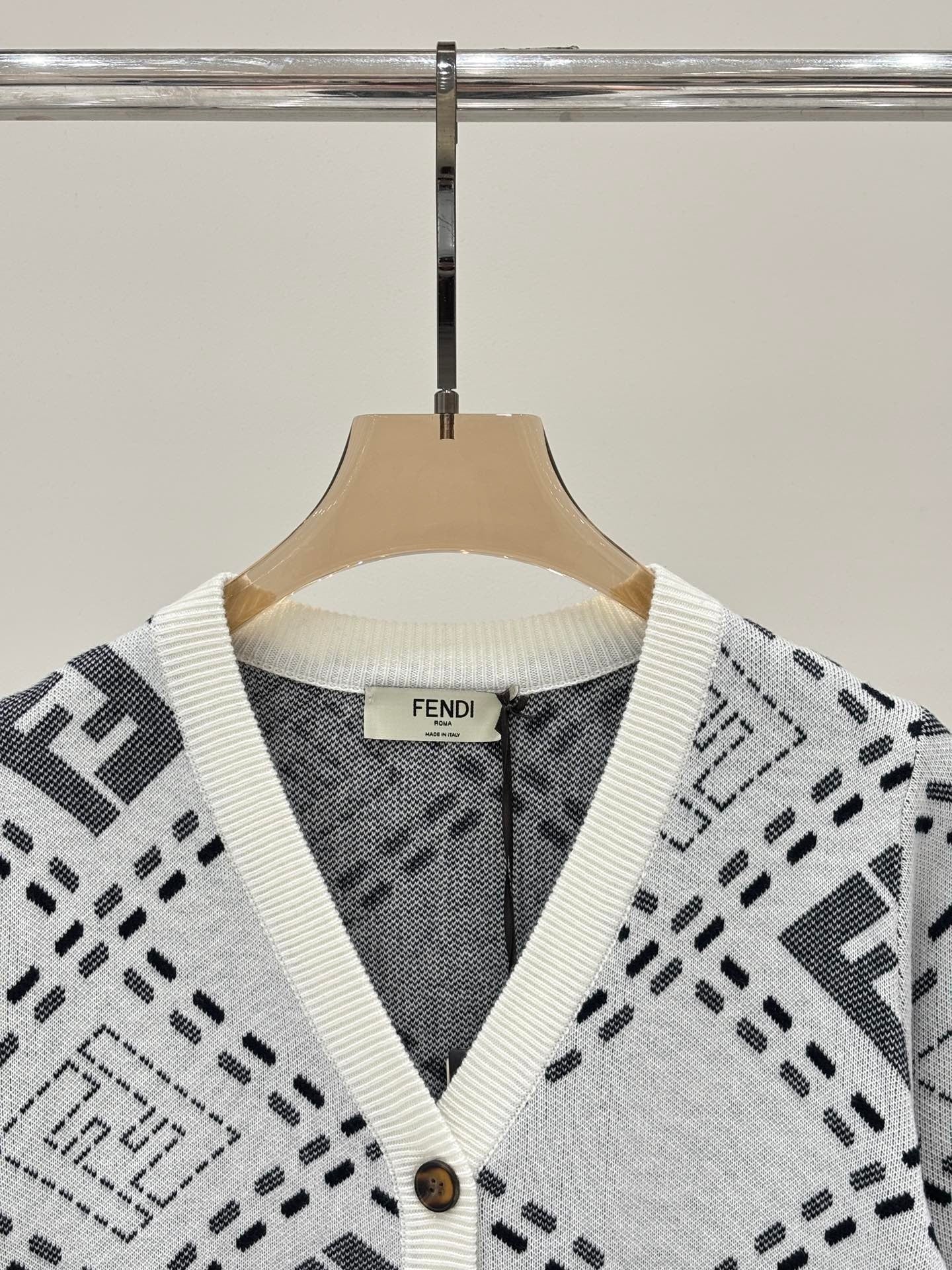 New V-neck casual cardigan with letter diamond pattern