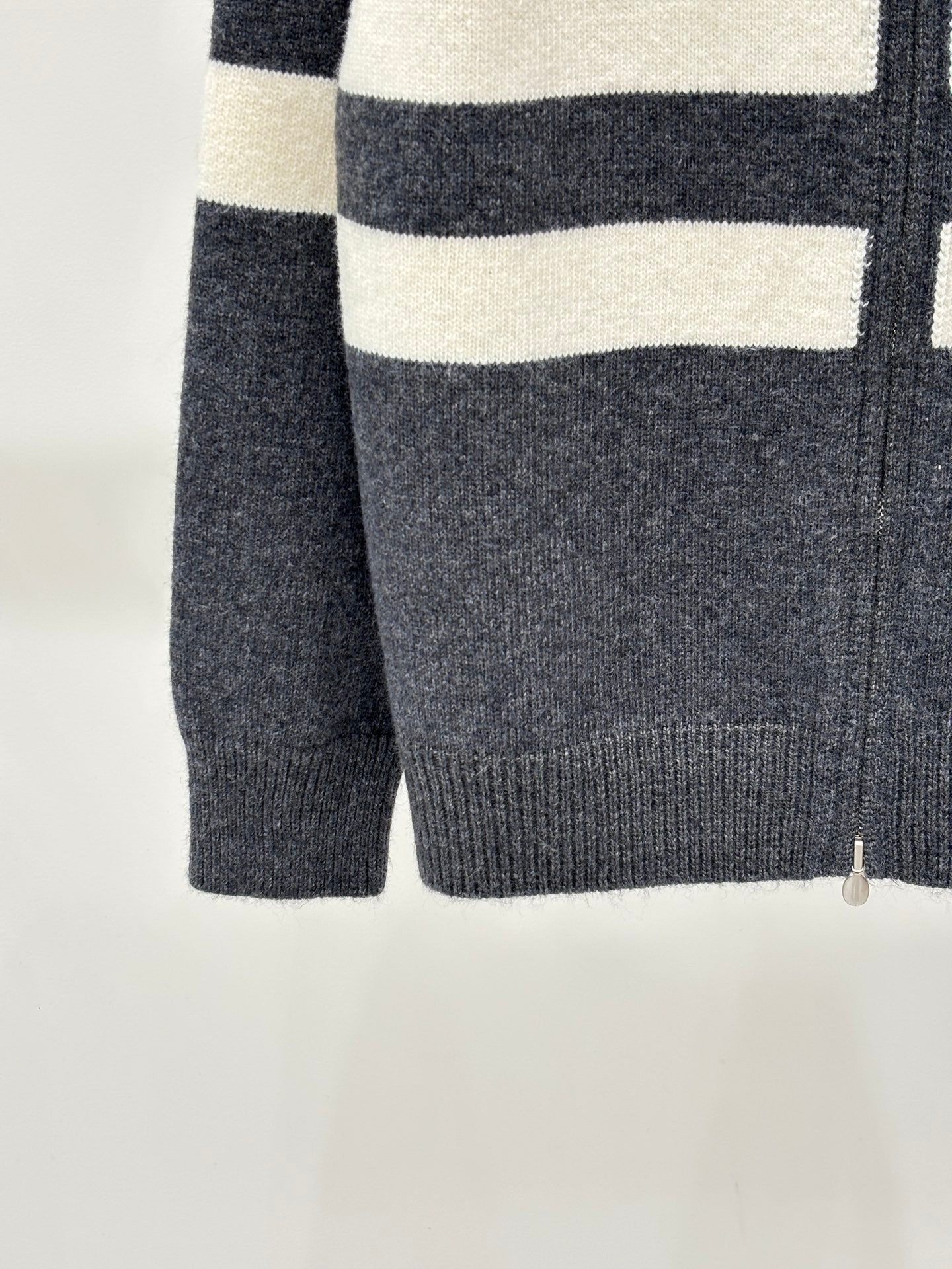 Simple and casual striped cardigan