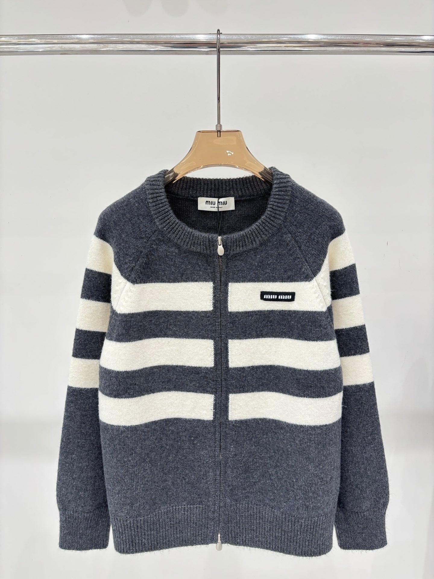 Simple and casual striped cardigan