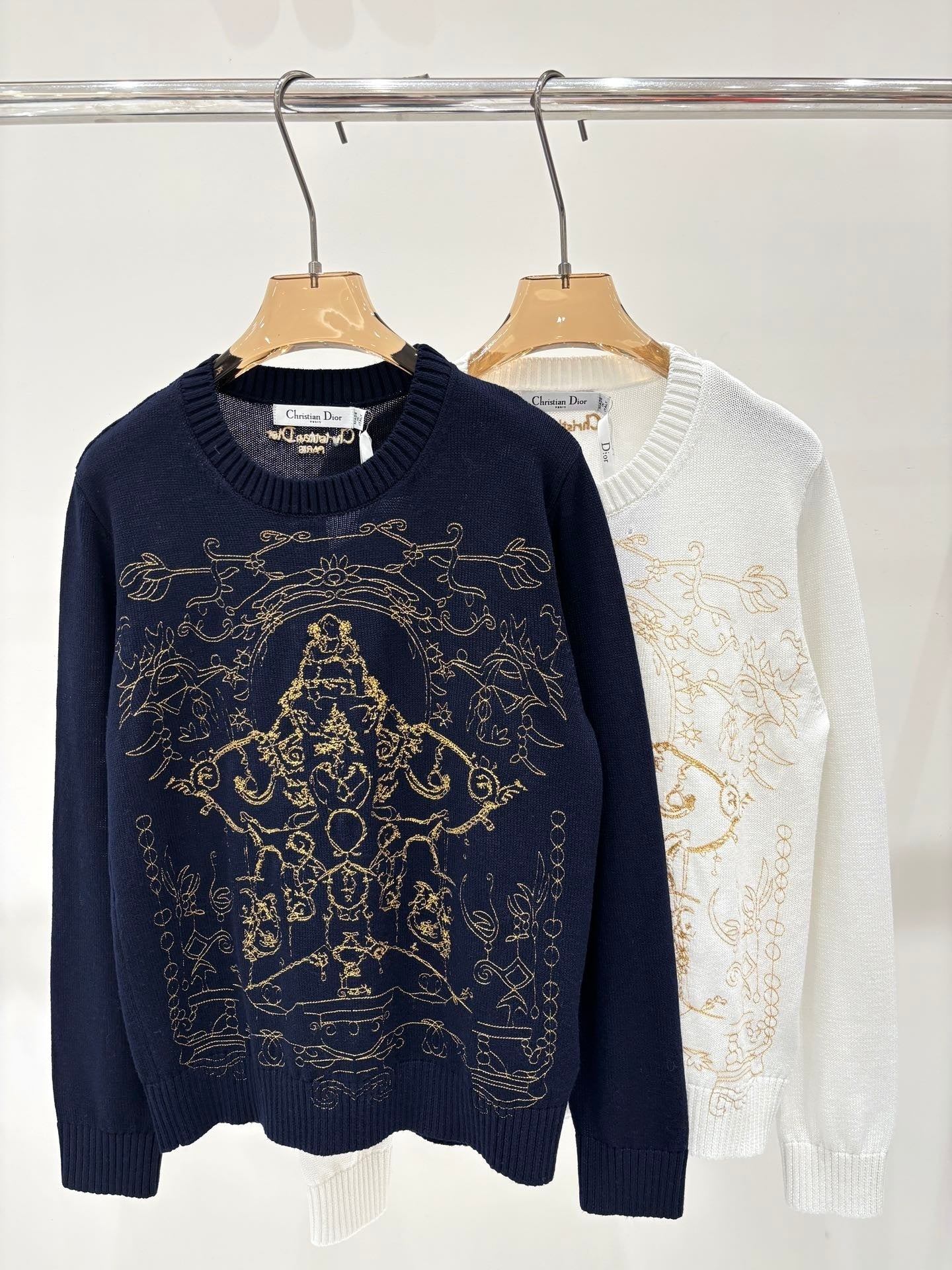 25 Round Neck Embroidered Simple Loose Knit Top