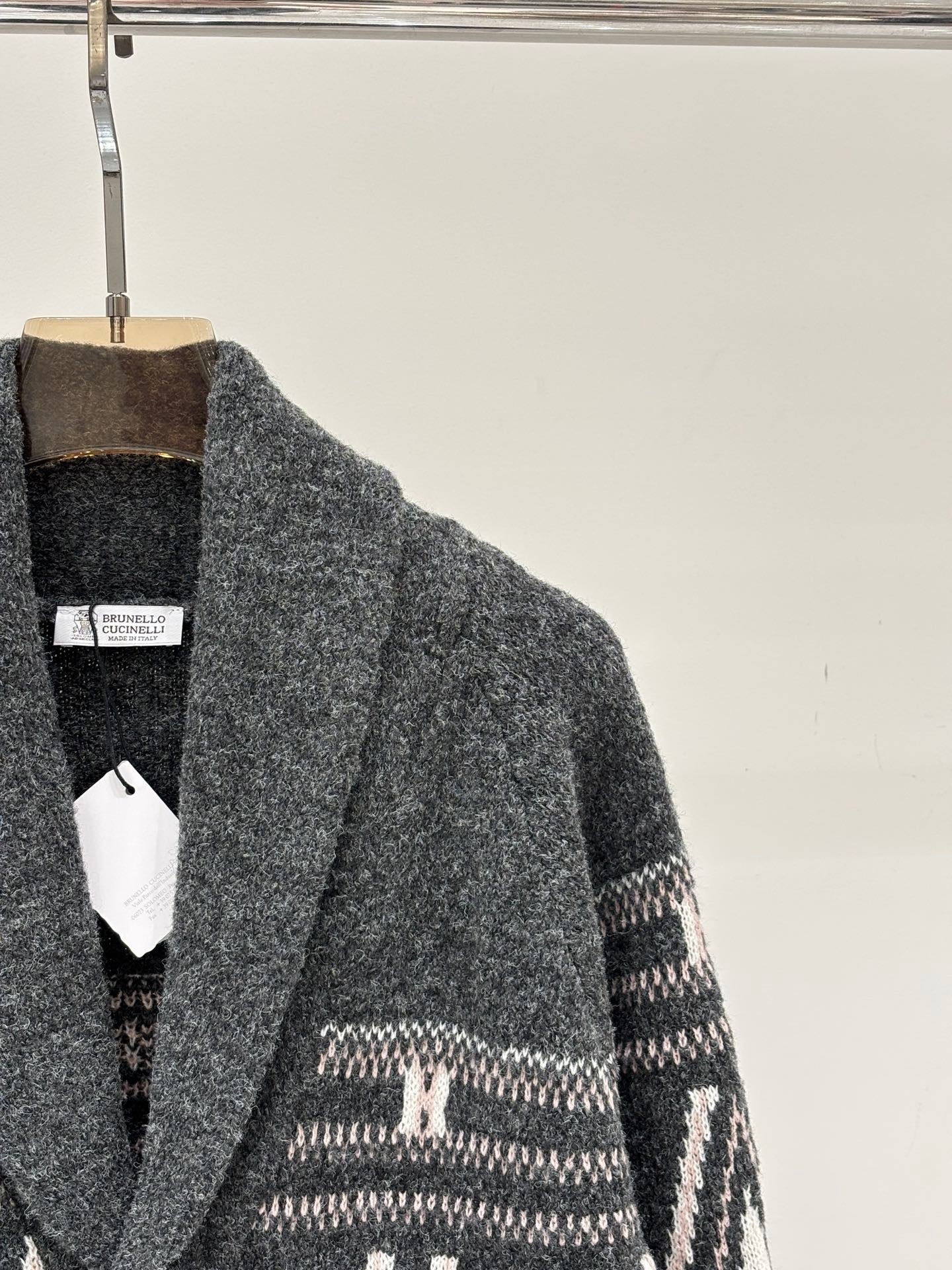 New V-neck knitted cardigan