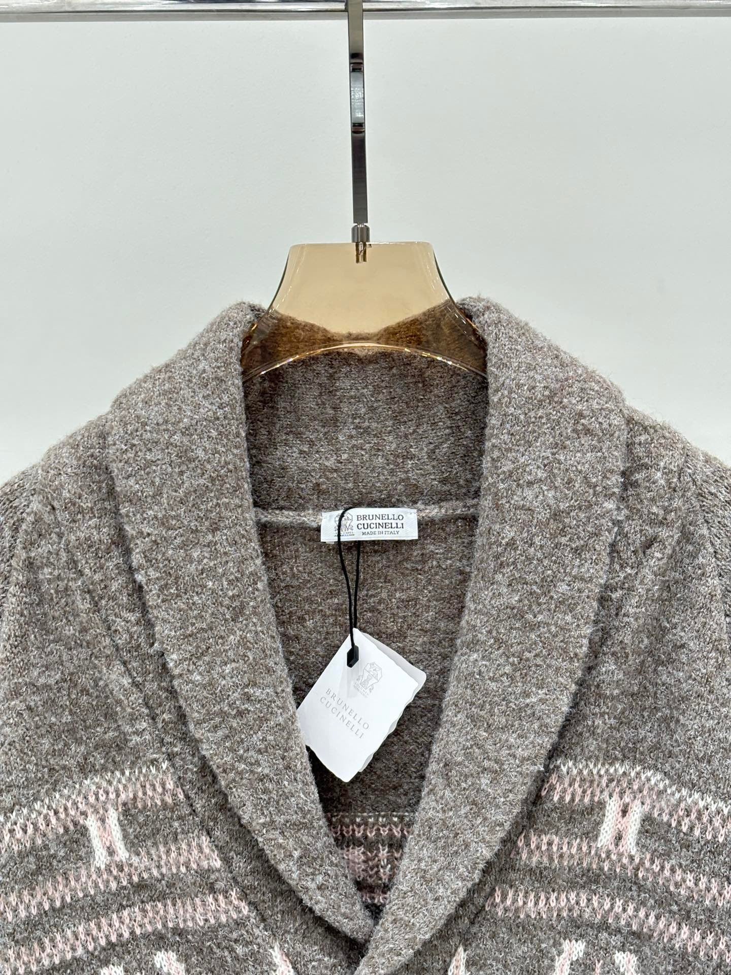 New V-neck knitted cardigan