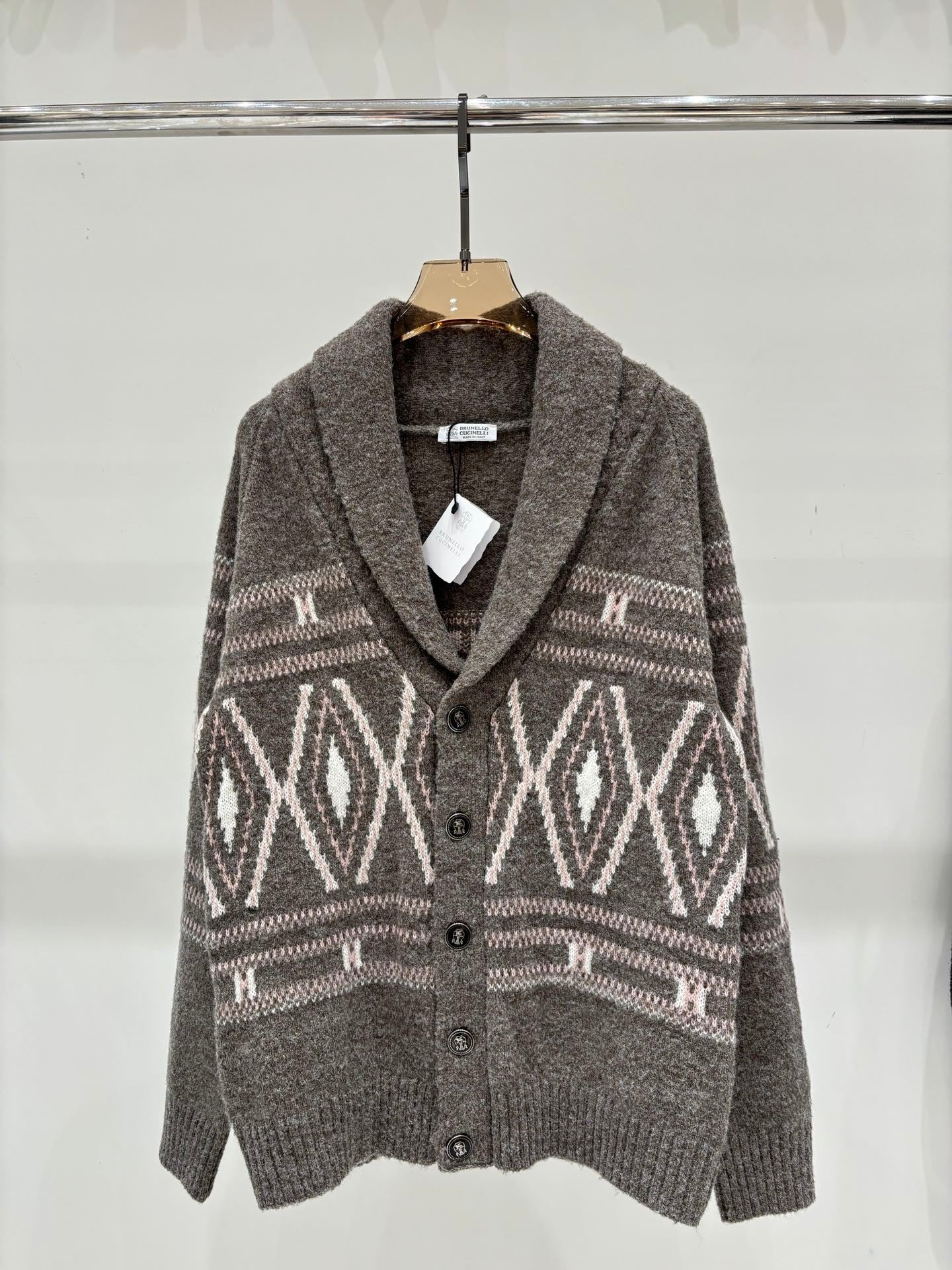 New V-neck knitted cardigan