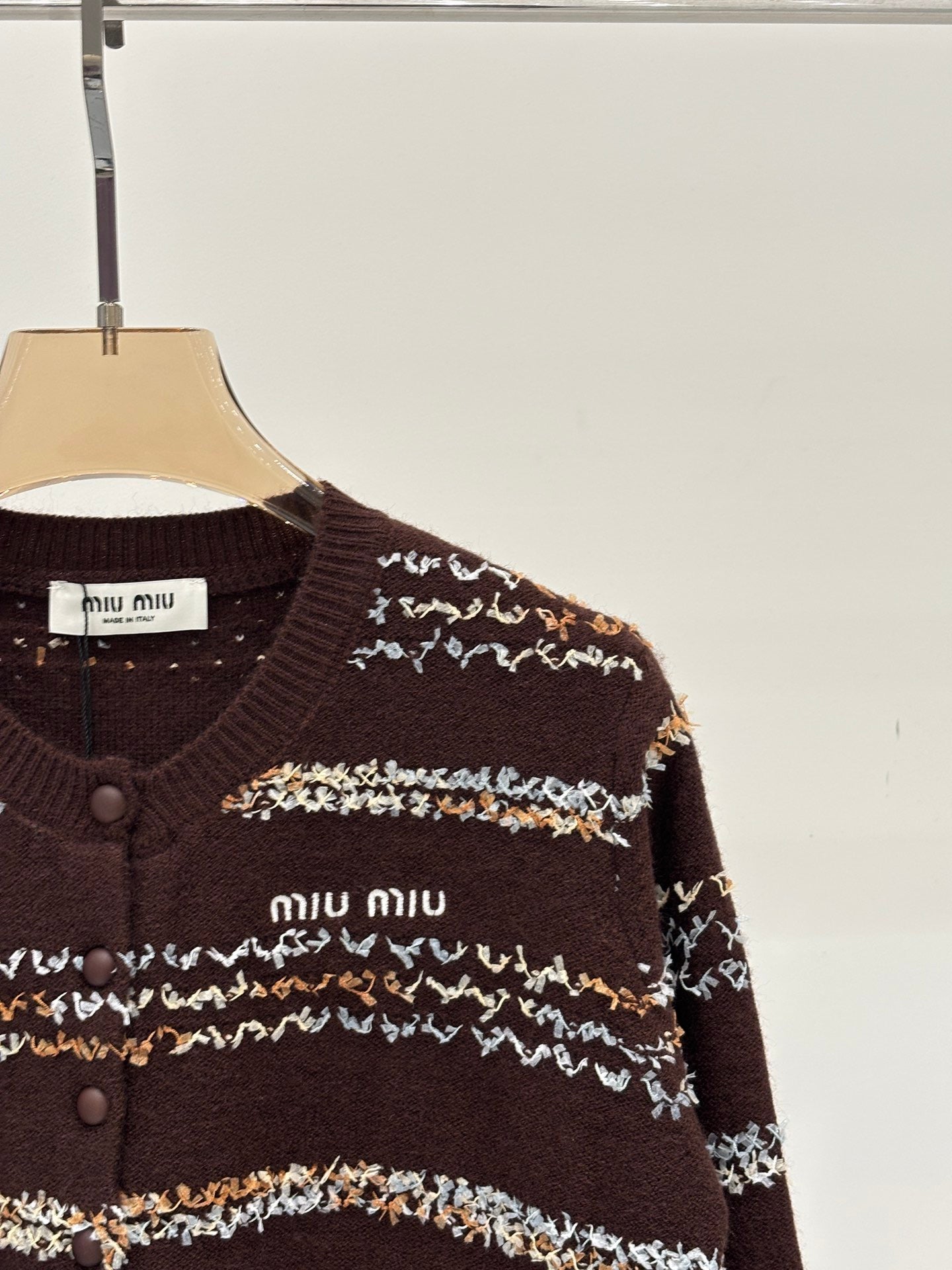 New round neck contrast stripe word logo embroidered knitted cardigan