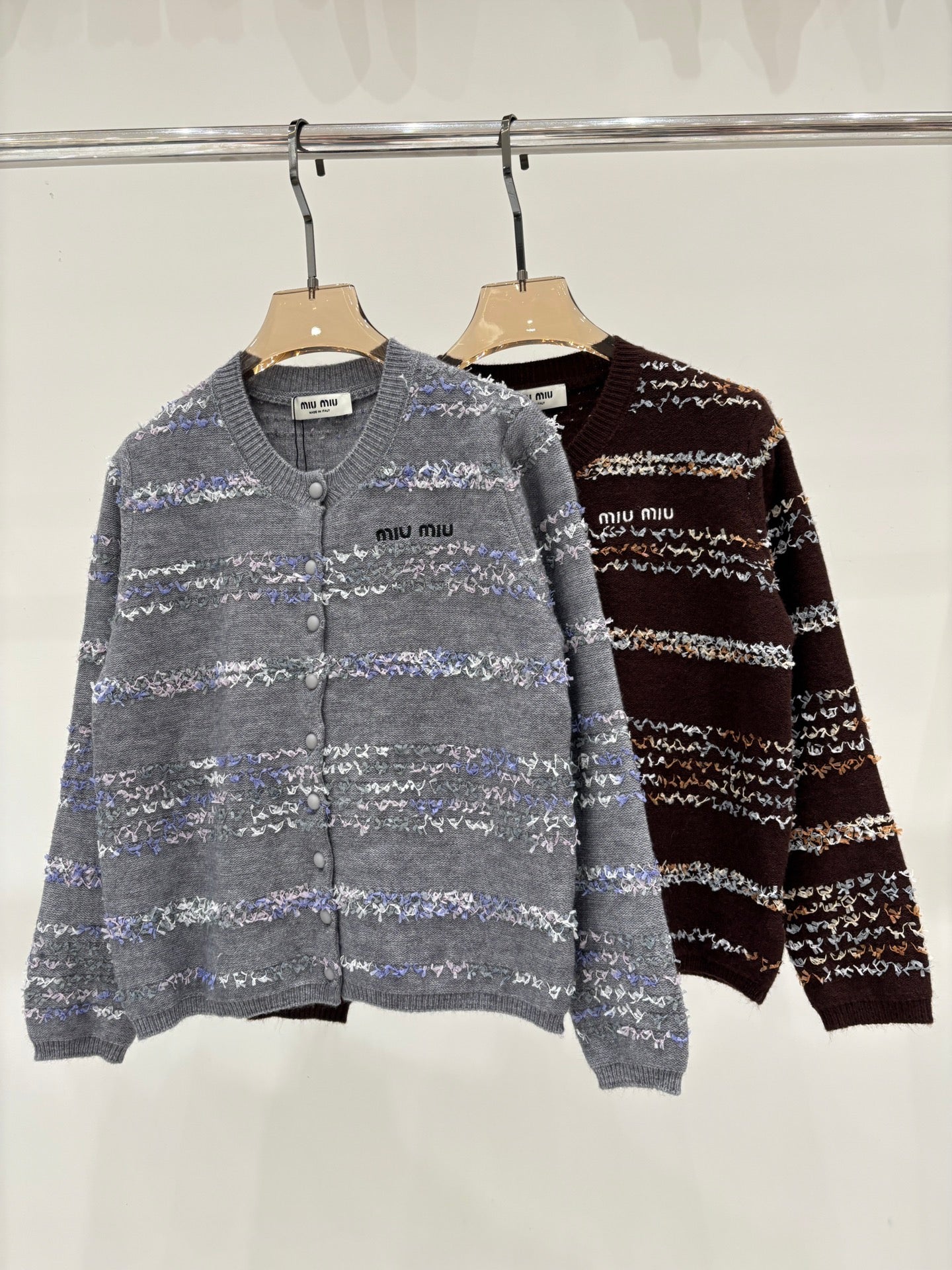 New round neck contrast stripe word logo embroidered knitted cardigan