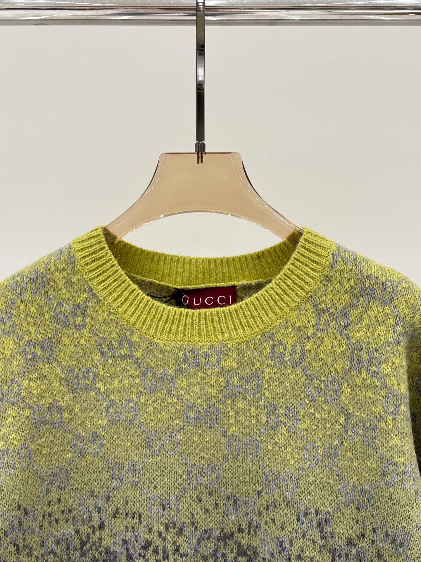 New round neck letter logo contrasting jacquard black and green gradient knitted sweater