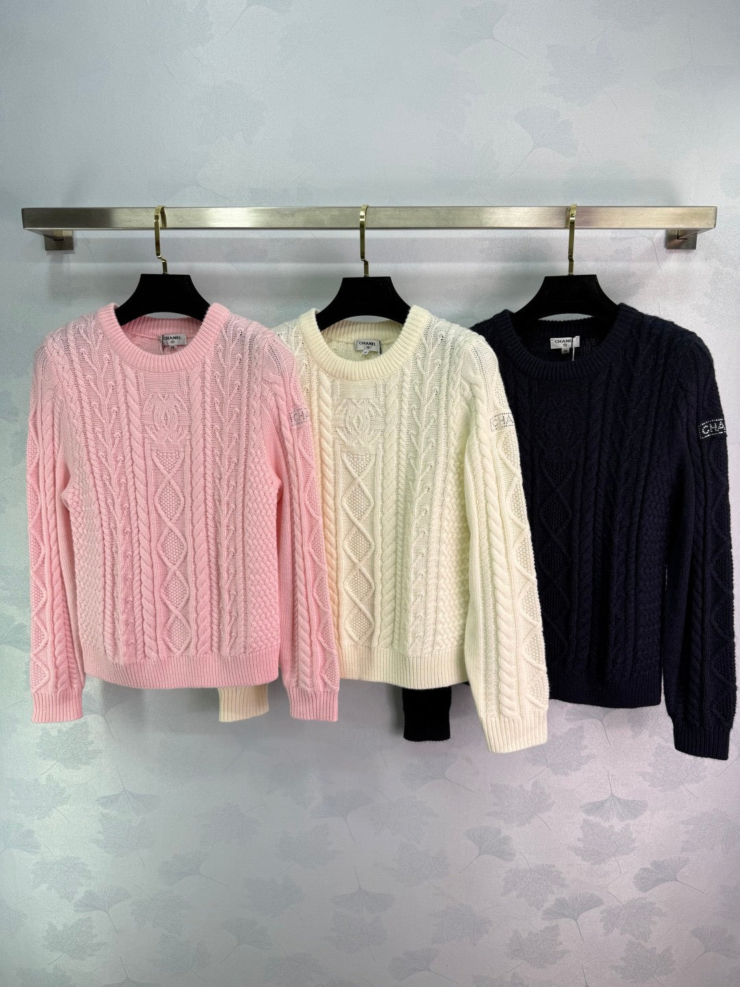 Knitted crew neck pullover