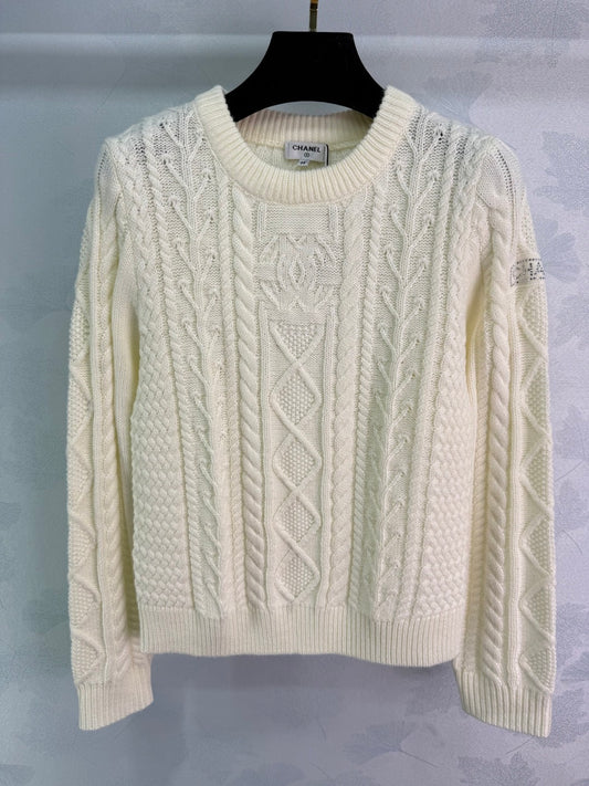 Knitted crew neck pullover