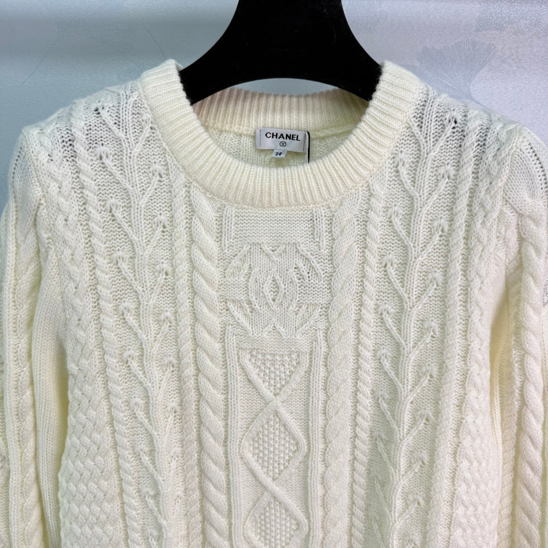 Knitted crew neck pullover
