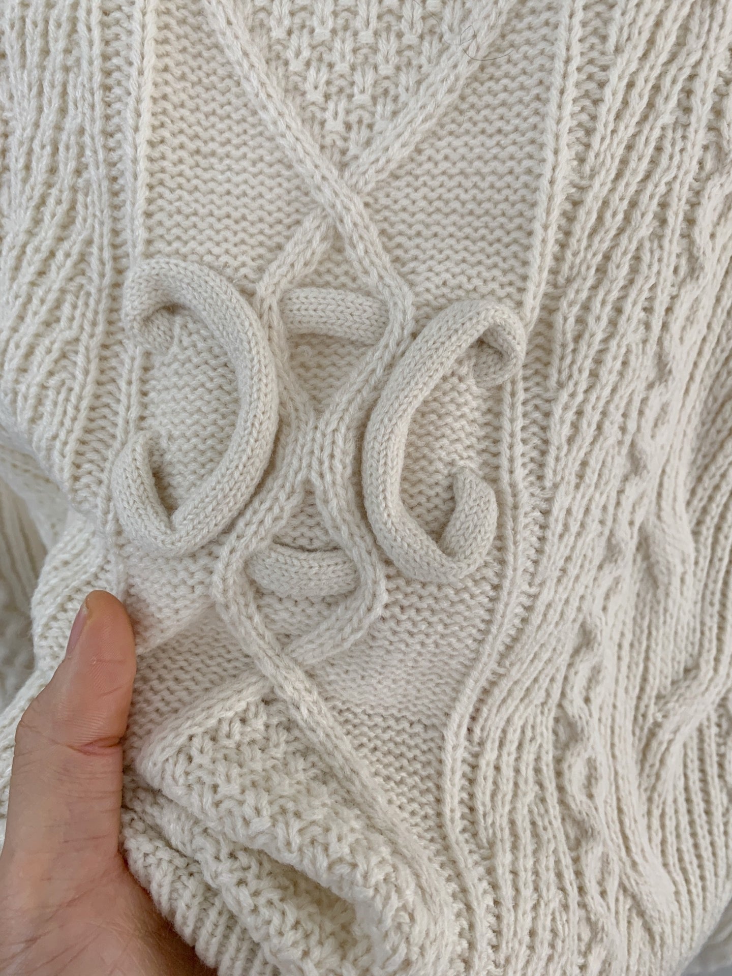 25FW women’s twisted rope twist knitted crew neck sweater