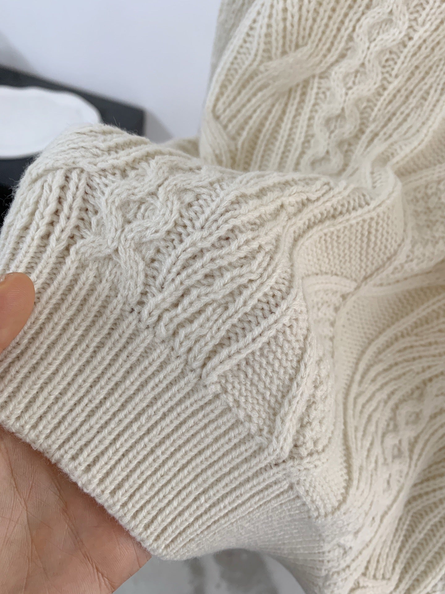 25FW women’s twisted rope twist knitted crew neck sweater