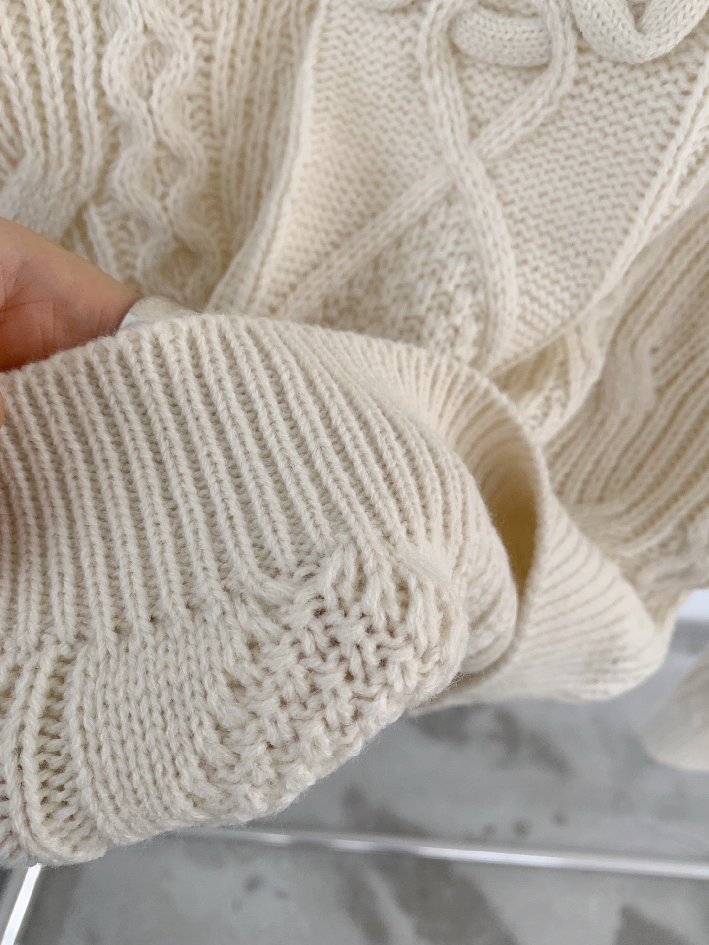 25FW women’s twisted rope twist knitted crew neck sweater