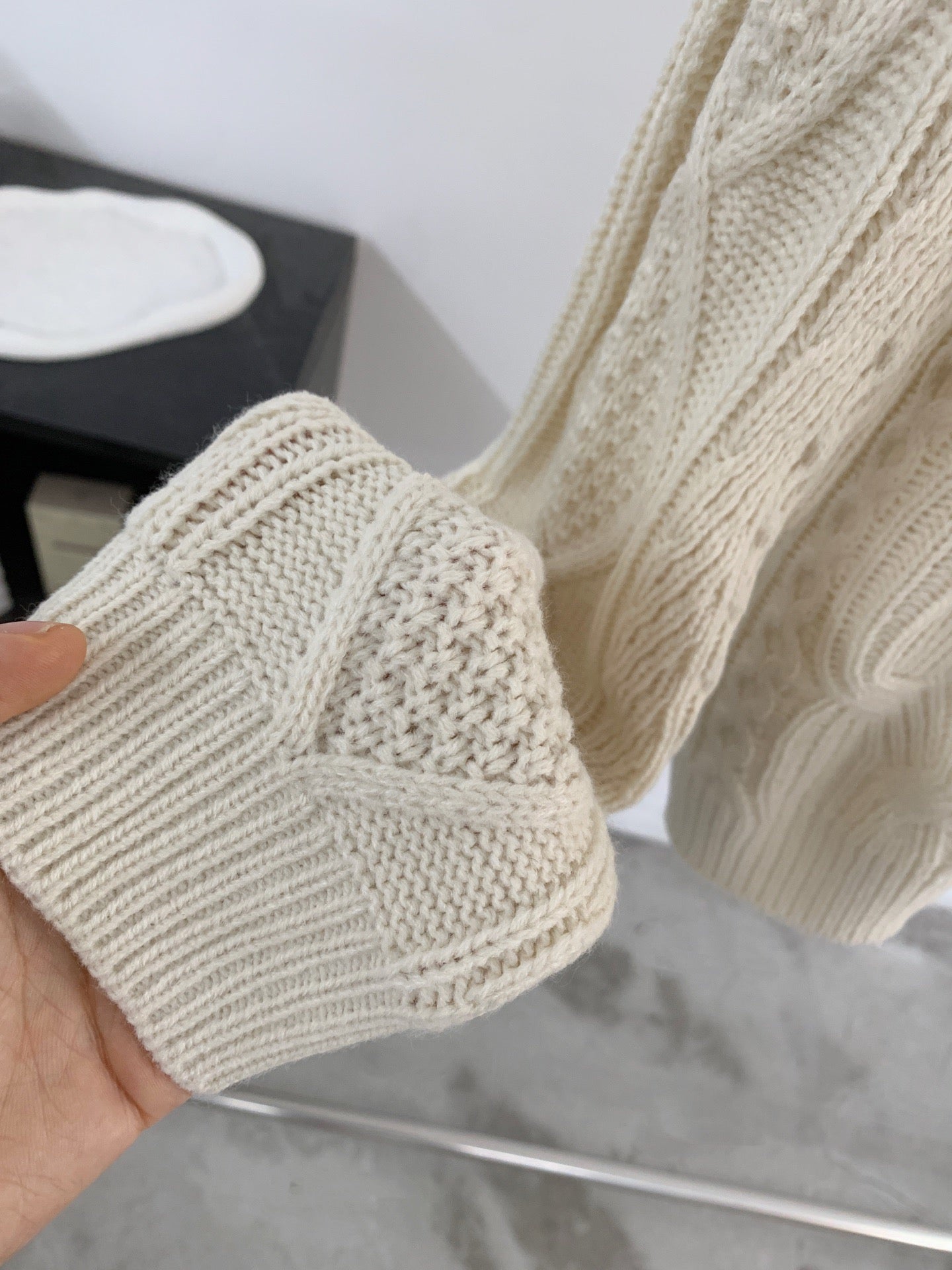 25FW women’s twisted rope twist knitted crew neck sweater